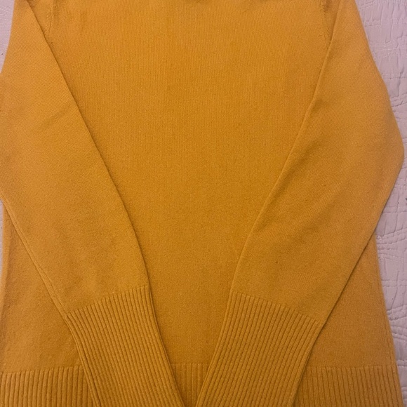 Sweater 100% cashmere. Good condition. Veryy nice and warming!!!! Mustard - Picture 8 of 13
